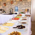فندق مبيت وإفطار داتكا بياز إيف 4*