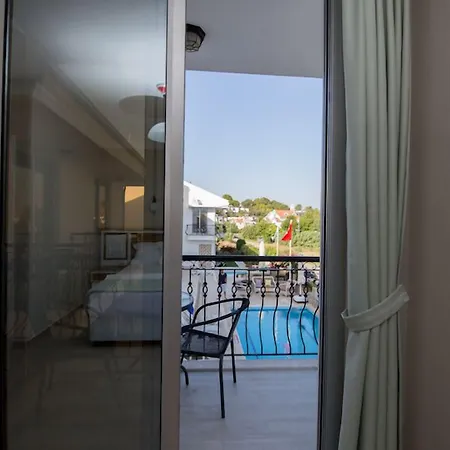 Beyaz Ev Bed & Breakfast 4*