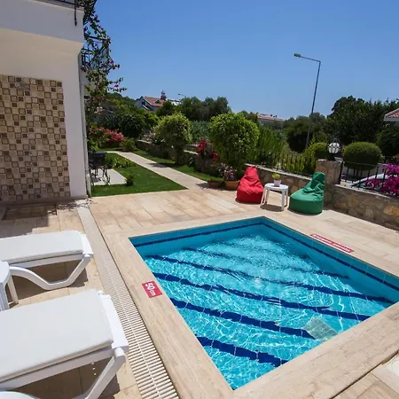 Beyaz Ev Bed & Breakfast 4*