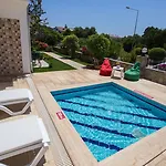 B&B Beyaz Ev 4*