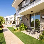 Beyaz Ev B&B 닷차