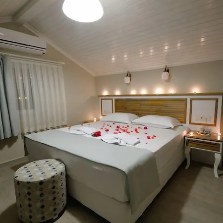 Oda ve Kahvaltı Beyaz Ev 4*