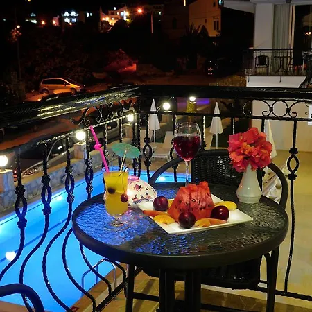 Beyaz Ev Bed & Breakfast 3*