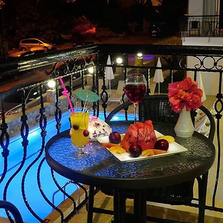 Beyaz Ev Bed & Breakfast Datça