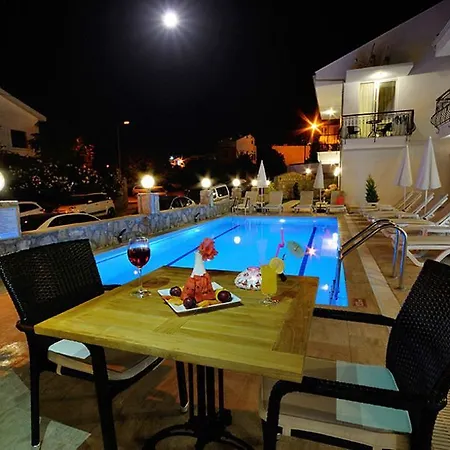 Beyaz Ev Oda ve Kahvaltı 4*
